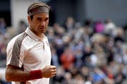 Roger Federer hat gegen Rafael Nadal viel versucht, aber am Ende doch klar verloren. (Bild: Julien de Rosa / EPA, Paris, 7. Juni 2019)
