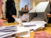 Im Vorfeld der Europawahl hat es laut EU-Kommission in mehreren Mitgliedsländern ernsthafte Versuche gegeben, den Ausgang der Abstimmung zu manipulieren. Die EU-Kommission will nun überprüfen, ob der bisherige Verhaltenskodex über Desinformation ausreicht. (Bild: KEYSTONE/EPA MTI/TAMAS SOKI)