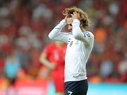 Zum Haareraufen: Frankreichs Antoine Griezmann hadert beim Gastspiel in der Türkei (Bild: KEYSTONE/AP)