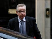 Der britische Umweltminister Michael Gove und aussichtsreiche Kandidat für die Nachfolge von Premierministerin Theresa May hat früheren Kokain-Konsum zugegeben. Er habe die Droge vor mehr als 20 Jahren genommen und bedauere dies sehr, sagte der 51-Jährige. (Bild: KEYSTONE/AP/MATT DUNHAM)