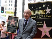 Hat nun einen eigenen Stern auf dem «Walk of Fame» in Hollywood: US-Schauspieler Alan Arkin (85). (Bild: KEYSTONE/AP Invision/MARK VON HOLDEN)
