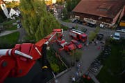 Der Vorplatz des Schlosses aus luftiger Höhe. (Bild: M. Nagel)