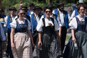 Impressionen vom Festumzug - die Jodlerklub Bärgfründe Schwarzenberg. (Bild: Boris Bürgisser)