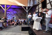 Illustre Talkrunde mit Stadtrat Felix Würth, Moderatorin Sabrina Lehmann, Kommandant Andreas Bösch und seinem Vize Adrian Salvisberg (v.r.). (Bild: Manuel Nagel)