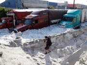 In Mexiko wurde eine Stadt am Sonntag von Schneemassen überrascht. (Bild: KEYSTONE/EPA EFE/FRANCISCO GUASCO)