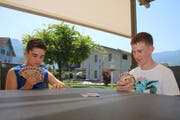 Andrin Kiser (links) aus Giswil und Janik Ettlin aus Kern proben schon mal für den Wettkampf. (Bild: Marion Wannemacher, Giswil, 26. Juni 2019)