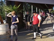 Die Besucher des Bruggefäschts pendelten hin und her. (Bild: Ulrike Huber)
