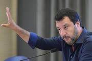 Am Treffen soll auch Gianluca Savoini, ein enger Vertrauter des italienischen Innenministers Matteo Salvini (Bild) teilgenommen haben. (Bild: Keystone)