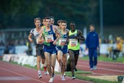 Julien Wanders (Nummer 266) beim 3000-Meter-Lauf am Luzerner Meeting. (Bild: Pius Amrein (9. Juli 2019))