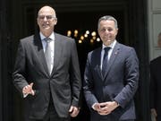 Aussenminister Ignazio Cassis hat am Mittwoch in Athen den diese Woche ernannten griechischen Aussenminister Nikos Dendias getroffen. (Bild: KEYSTONE/EPA ANA-MPA/SIMELA PANTZARTZI)