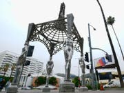 Der Dieb entfernte die Statue von Marilyn Monroe von der Spitze des zwei Stockwerke hohen Kunstwerks «Four Ladies of Hollywood» in Los Angeles. (Bild: KEYSTONE/AP/RICHARD VOGEL)