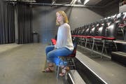 Theaterpädagogin Sylvie Vieli im grossen Saal des Theaterhaus Thurgau in Weinfelden. (Bild: Mario Testa)