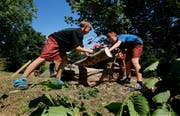 Junge Handwerker im Kilt. (Bild: Stefan Kaiser, Walchwil, 10. Juli 2019)