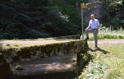Werner Ibig an der Stelle, wo sich der Fluss Murg und der Weiler Murg begegnen.