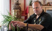 Wieder fit: Nach einem schweren Reitunfall entwickelte Grossmeister Jürg Ziegler ein Regenerationstraining, von dem heute jedermann profitieren kann.Bild: Michel Canonica