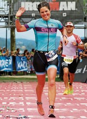 Claudia Heule läuft am Ironman Klagenfurt als Dritte ins Ziel. Bild: PD