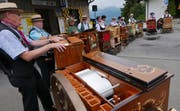Am Sonntag treffen sich die Drehorgelspieler zum grossen Finale auf dem Bahnhofplatz. (Bild: Christoph Näpflin, Seelisberg, 23. Juli 2017)