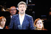 Der Opernstar Jonas Kaufmann auf Weinfelder Leinwand. (Bild: Manuela Olgiati)