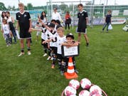 Kinder im Alter von fünf bis 16 Jahren trainieren diese Woche im Fussballcamp auf dem Aadorfer Sportplatz Unterwiesen.