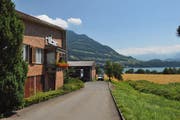 Auf dieser Liegenschaft der heutigen Firma Räber in Merlischachen soll das Hauptquartier der Pharmafirma Octapharma AG entstehen. (Bild: Edith Meyer)