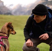 Wilko Nuber mit seiner Hündnis Sidney aus Rumänien. (Bild: PD)