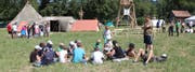 Innerschweizer Jungwächtler sitzen für einen Block Samariterkunde zusammen.Bild: Christine Luley
