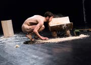 Der österreichische Performer und Musiker Simon Mayer tritt am ersten Festivalabend in Altdorf auf. (Bild: Florian Rainer)