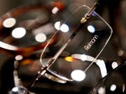 Der heisse Sommer hielt die Fielmann-Kunden nicht davon ab, Brillen zu kaufen. (Bild: KEYSTONE/AP dapd/PHILIPP GUELLAND)