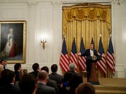 US-Präsident Donald Trump spricht zu konservativen Internetaktivisten im Weissen Haus. Der rege Twitter-Nutzer Trump drohte sozialen Netwerken, die konservative Nutzer benachteiligten. (Bild: Evan Vucci/AP ) (Bild: KEYSTONE/AP/EVAN VUCCI)