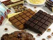Produkte des Schokoladenproduzenten Barry Callebaut werden in einer Auslage präsentiert. (Bild: KEYSTONE/STEFFEN SCHMIDT)