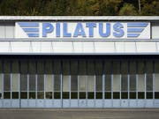 Hat der Stanser Flugzeugbauer Pilatus gegen das sogenannte Söldnergesetz verstossen? Mit dieser Frage beschäftigt sich nun auch die Bundesanwaltschaft in einem Strafverfahren. Dieses läuft gegen unbekannt. (Bild: KEYSTONE/URS FLUEELER)
