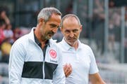 Luzern-Coach Thomas Häberli (rechts) im Gespräch mit Adi Hütter, dem Trainer von Eintracht Frankfurt. (Bild: Martin Meienberger/Freshfocus, Biel, 12. Juli 2019)