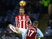 Peter Crouch (links) hat seine Karriere für beendet erklärt (Bild: KEYSTONE/AP PA/MARTIN RICKETT)
