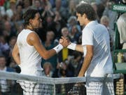 Am Freitag kommt es in Wimbledon zur Neuauflage des epischen Finals von 2008 zwischen Rafael Nadal und Roger Federer (Bild: KEYSTONE/AP/ANJA NIEDRINGHAUS)