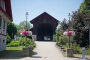 Der Brückenkopf auf Zuger Seite. Im Jahre 1847 flog dieser Teil der Reussbrücke in die Luft. (Bild: Maria Schmid, Unterhünenberg, 26. Juni 2019)