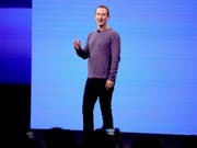 Steht wegen Datenschutzverstössen bei Facebook unter Druck: Unternehmenschef Mark Zuckerberg. (Bild: KEYSTONE/FR155217 AP/TONY AVELAR)