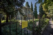 Aussenansicht der Villa an der Obergrundstrasse 99 in Luzern. (Bild pius Amrein, 4. Juli 2017)