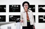Ästhetik im Spital. Künstlerin Federica Gärtner in ihrer Ausstellung im Zuger Kantonsspital. (Bild: Stefan Kaiser, Baar, 11. Juli 2019)