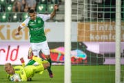 Yannis Tafer (rechts) im Qualifikationsspiel für die Europa League gegen Sarpsborg vor einem Jahr. (Bild: Benjamin Manser)