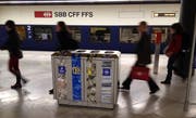 Vorbild SBB: Ähnliche Recycling-Sammelstellen sollen auch an Bus- und Tramhaltestellen installiert werden. (Quelle: PET Recycling Schweiz)