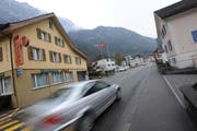 Der Bauperimeter umfasst den Bereich vom nördlichen Dorfeingang bis zum Parkplatz beim Gemeindehaus. (Bild: Urs Hanhart, Erstfeld, 27. März 2018)