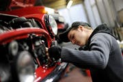 Müssen sich die Jugendlichen zu früh für einen Beruf entscheiden? Diese Frage beschäftigt auch die St. Galler Politik. (Bild: Frank May/Picture Alliance)