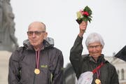 Orientierungslauf-WM der Seniorinnen und Senioren: Die St.Gallerin Vre Harzenmoser zusammen mit dem bei den Ü85-Herren siegreichen Schweizer Martin Hutzli. (Bild: PD)
