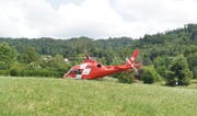Die Rega war bei der Rettung im Einsatz. (Bild: Zuger Polizei)