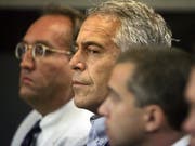 Neue Vorwürfe gegen US-Milliardär Jeffrey Eppstein: Er soll laut Staatsanwaltschaft mögliche Zeugen sexuellen Missbrauchs mit hohen Geldzahlungen beeinflusst haben. (Bild: KEYSTONE/AP Palm Beach Post/UMA SANGHVI)