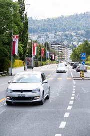 Die Gemeinden putzen sich für das ESAF heraus. Die Zuger Vorstadt wurde mit Flaggen von den verschiedenen Kanton und Zuger gemeinden geschmückt.(Bild: Roger Zbinden, 13. Juli 2019)