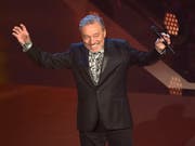 Schlagersänger Karel Gott im Jahr 2016 bei der Aufzeichnung der Sendung «Schlagerboom - Das internationale Schlagerfest». Der tschechische Sänger wurde am Sonntag 80 Jahre alt. (Bild: Keystone/DPA/WOLFRAM KASTL)