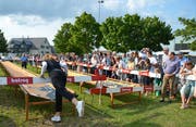 Die Zuschauer sind fasziniert. (Bild: Margrith Pfister-Kübler)