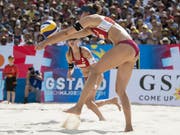 Tanja Hüberli (vorne) und Nina Betschart spielen in Gstaad um Platz 3 (Bild: KEYSTONE/PETER SCHNEIDER)