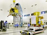 Eine Rakete sollte den Orbiter Chandrayaan-2 nach Angaben der indischen Weltraumbehörde am Sonntagabend von der Insel Andhra Pradesh ins All befördern. (Bild: KEYSTONE/EPA/INDIAN SPACE RESEARCH ORGANISATION HANDOUT)